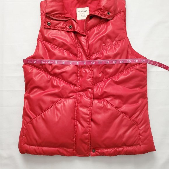 Old Navy Women’s Red Quilted Frost-Free Sleeveless Winter Puffer Vest Red Small - Picture 9 of 16
